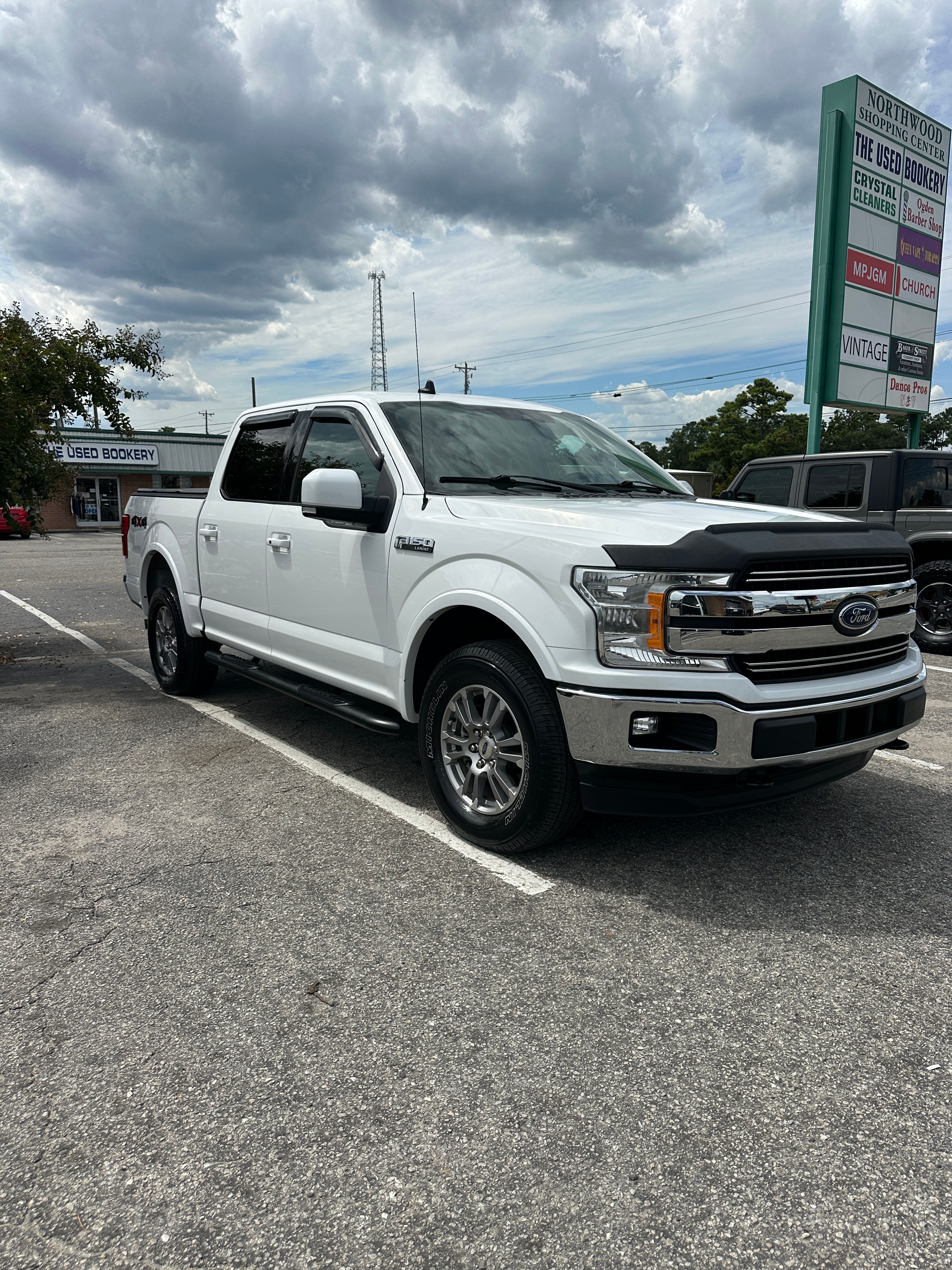 Used 2020 Ford F150 Lariat w/ Equipment Group 501A Mid image 2