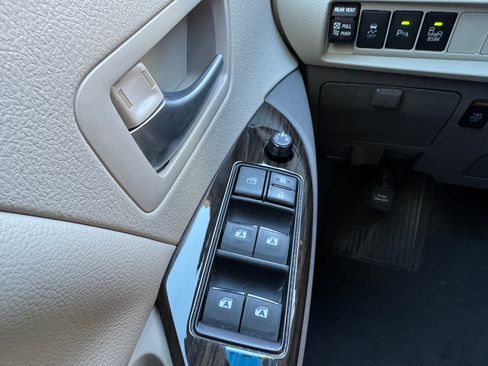 Used 2016 Toyota Sienna XLE image 29