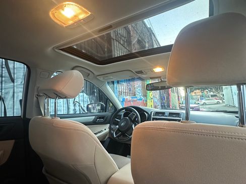 Used 2018 Subaru Outback 2.5i Premium image 4