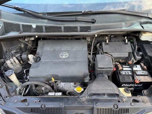 Used 2013 Toyota Sienna LE image 14