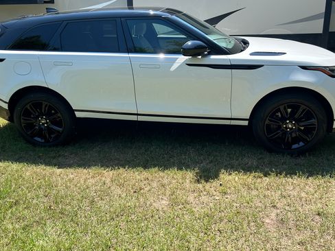 Used 2023 Land Rover Range Rover Velar R-Dynamic S image 5