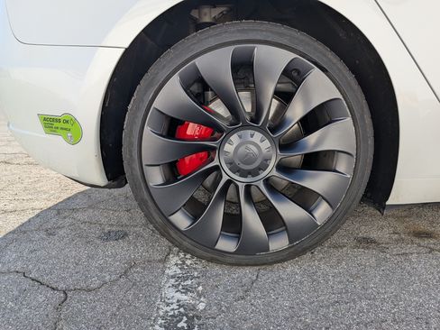 Used 2023 Tesla Model 3 Performance image 23