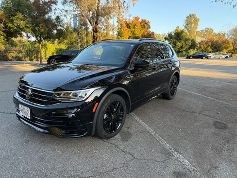 Used 2022 Volkswagen Tiguan SE R-Line image 1