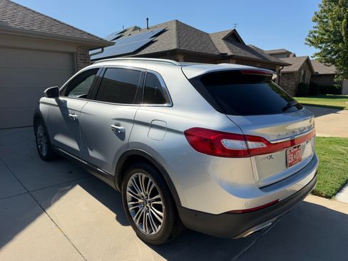 Used 2016 Lincoln MKX Reserve w/ Technology Package FWD image 4