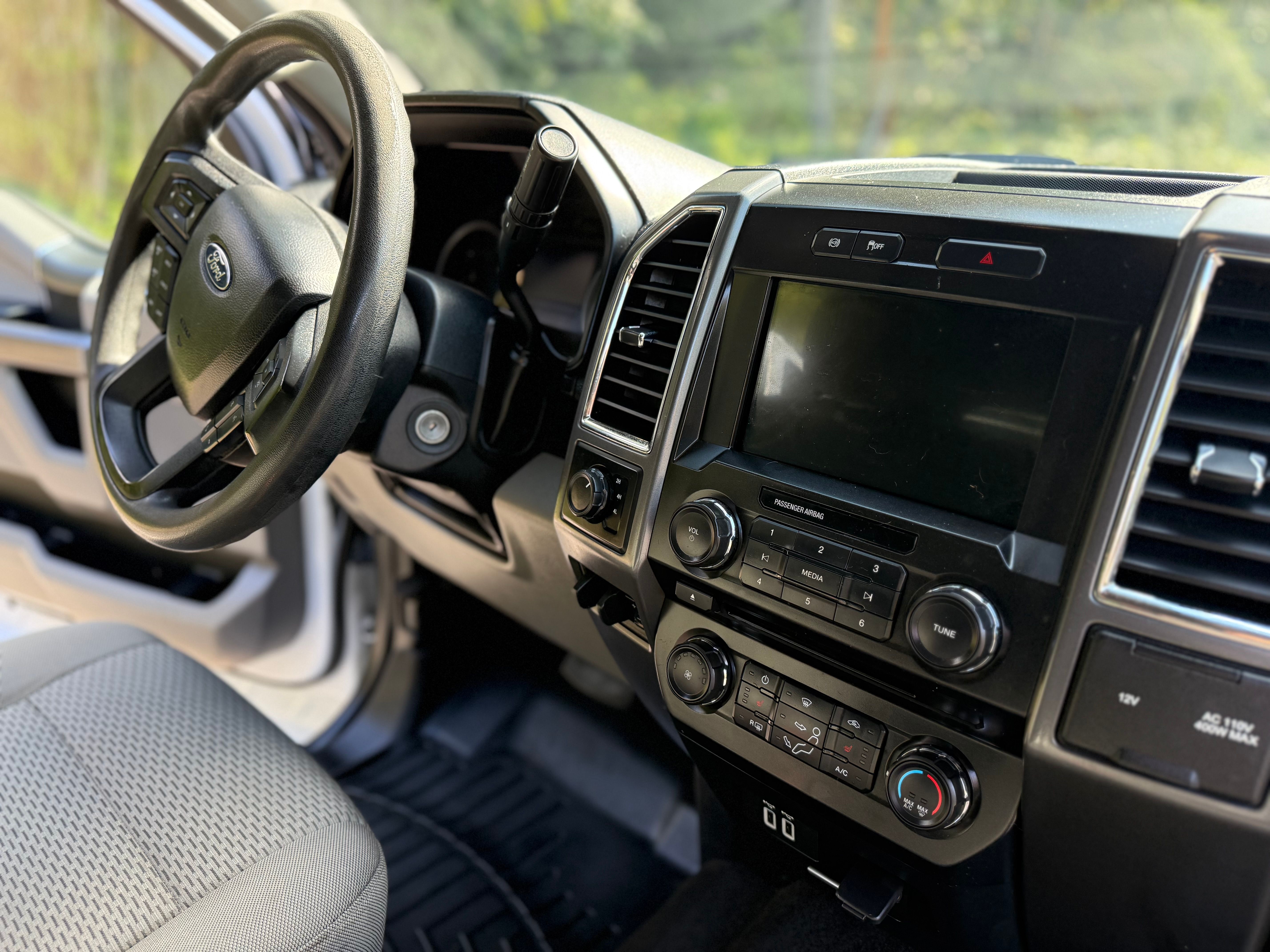 Used 2018 Ford F250 XLT w/ XLT Premium Package AWD/4WD image 17