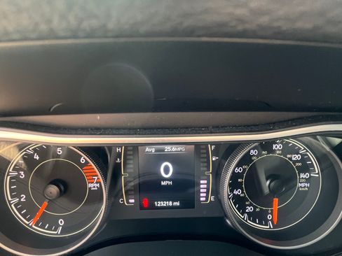 Used 2019 Jeep Cherokee Latitude Plus image 9