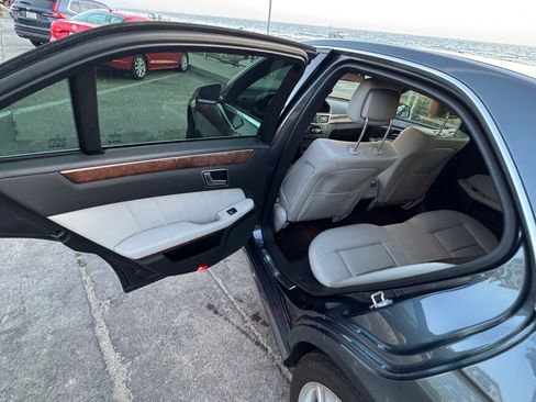 Used 2013 Mercedes-Benz E 350 4MATIC Sedan image 10
