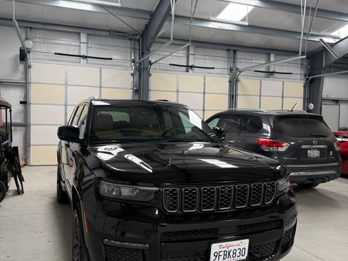Used 2023 Jeep Grand Cherokee L Summit AWD/4WD image 2