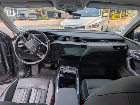 Used 2021 Audi e-tron Premium w/ Convenience Plus Package AWD/4WD image 9