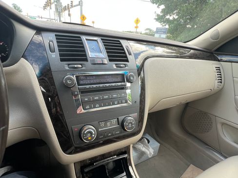 Used 2008 Cadillac DTS FWD image 6