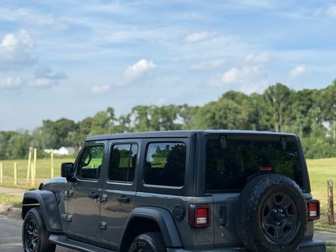Used 2018 Jeep Wrangler Unlimited Sport AWD/4WD image 6