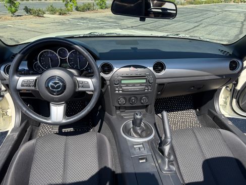 Used 2006 MAZDA MX-5 Miata Sport w/ Suspension Pkg RWD image 15