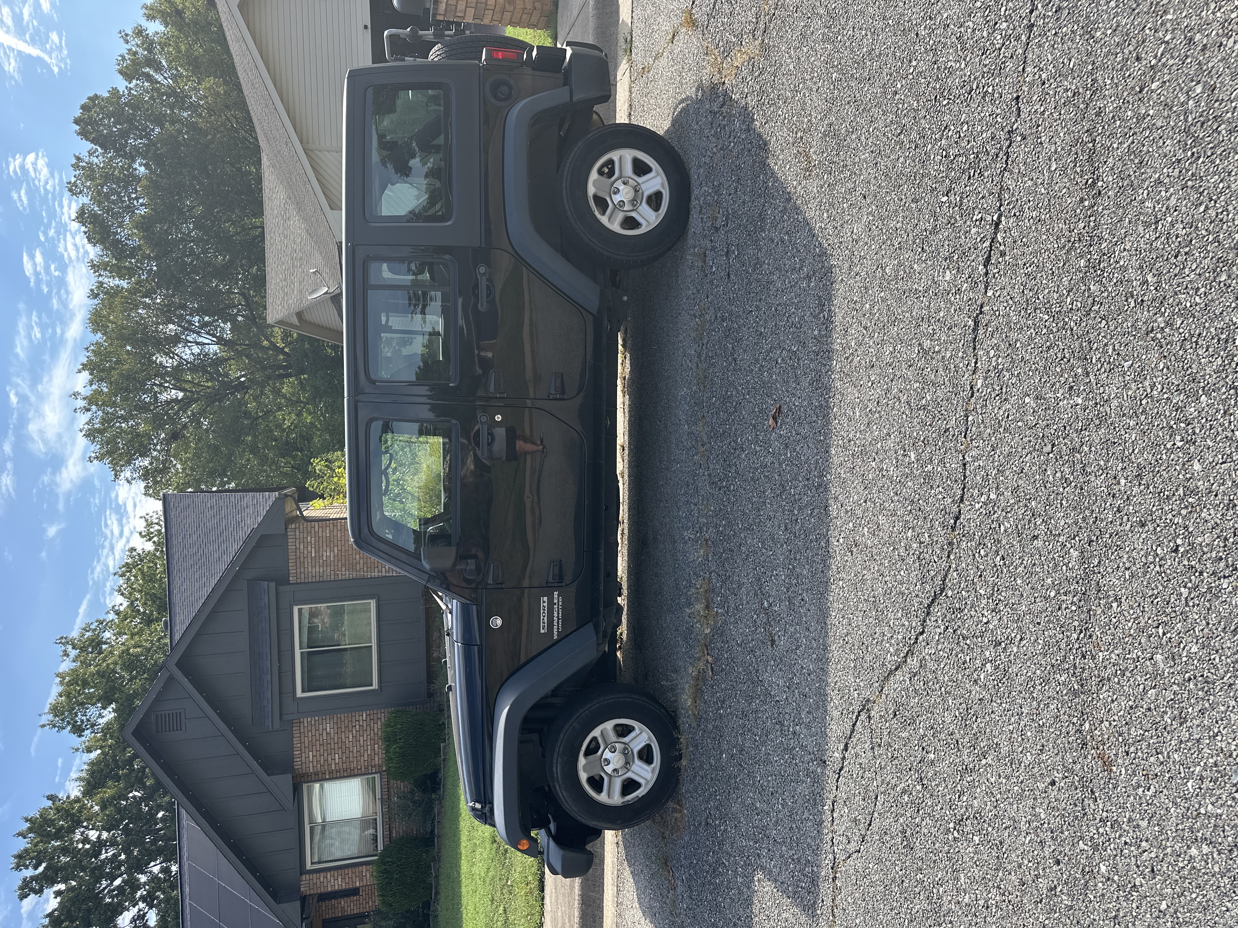 Used 2017 Jeep Wrangler Unlimited Sport w/ Connectivity Group AWD/4WD image 2