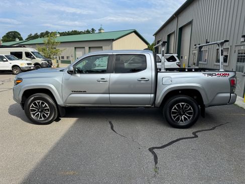 Used 2023 Toyota Tacoma TRD Sport w/ Technology Package AWD/4WD image 2