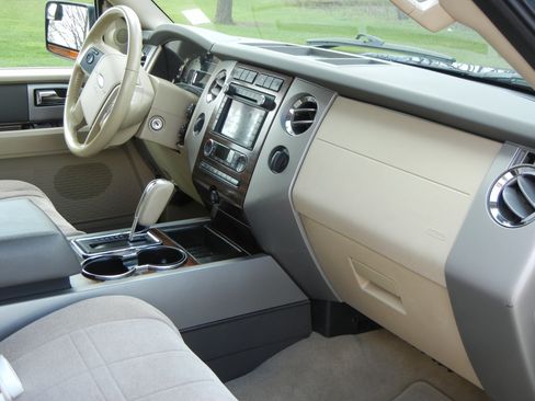 Used 2011 Ford Expedition XLT w/ 203A Rapid Spec Order Code image 10