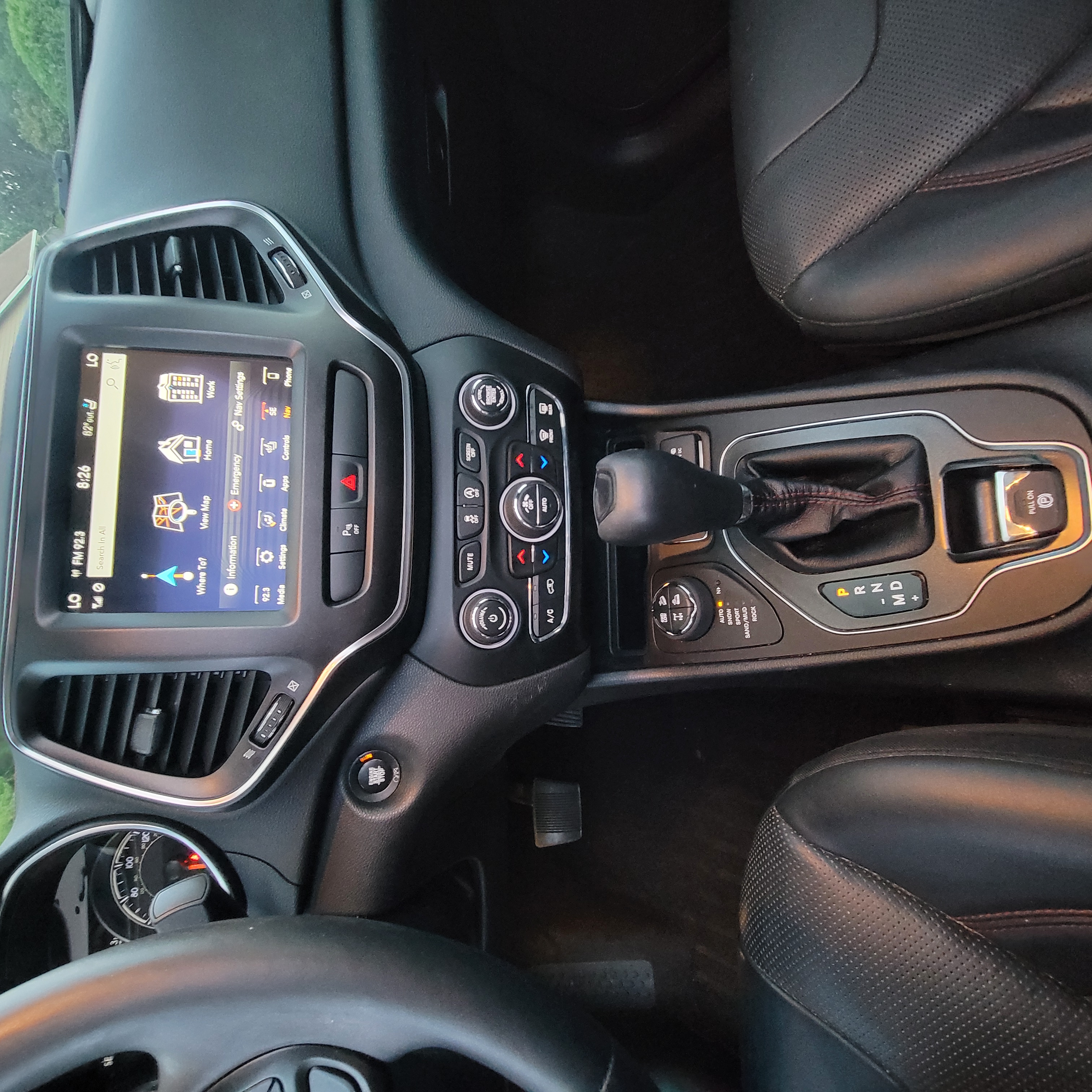 Used 2019 Jeep Cherokee Trailhawk AWD/4WD image 8