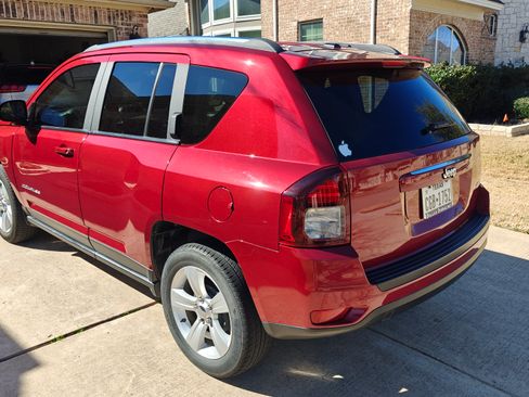Used 2014 Jeep Compass Latitude image 5