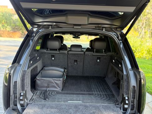 Used 2025 Land Rover Range Rover SE AWD/4WD image 8