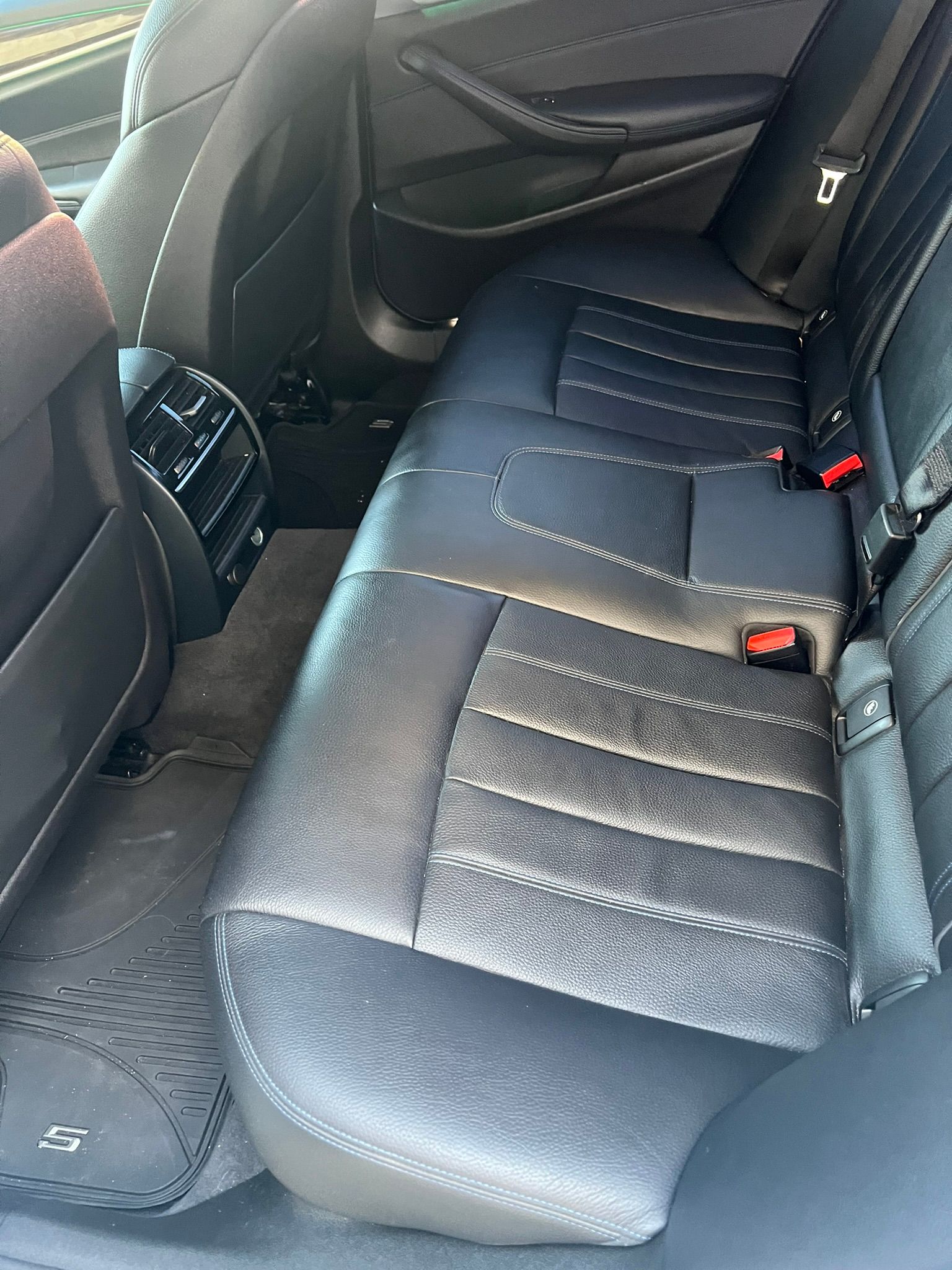 Used 2019 BMW 530i w/ M Sport Package RWD image 9
