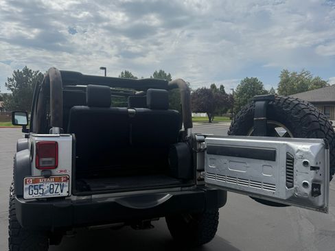 Used 2010 Jeep Wrangler Rubicon w/ Dual Top Group image 15