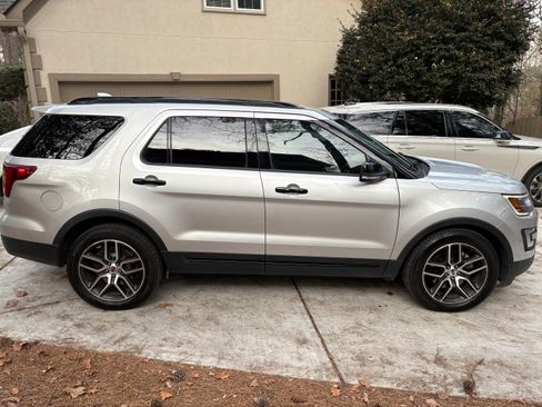 Used 2017 Ford Explorer Sport image 14