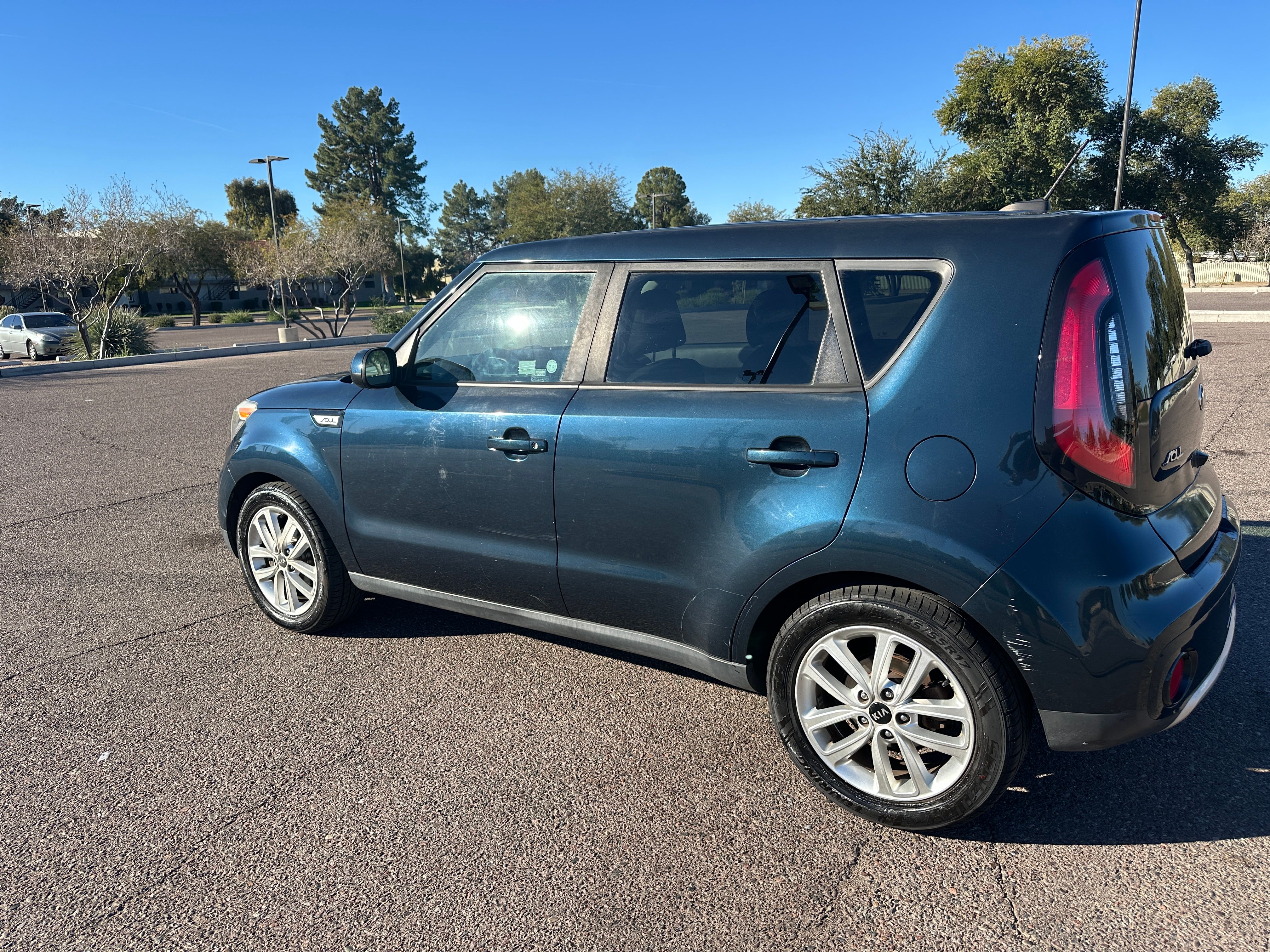 Used 2018 Kia Soul + FWD image 11