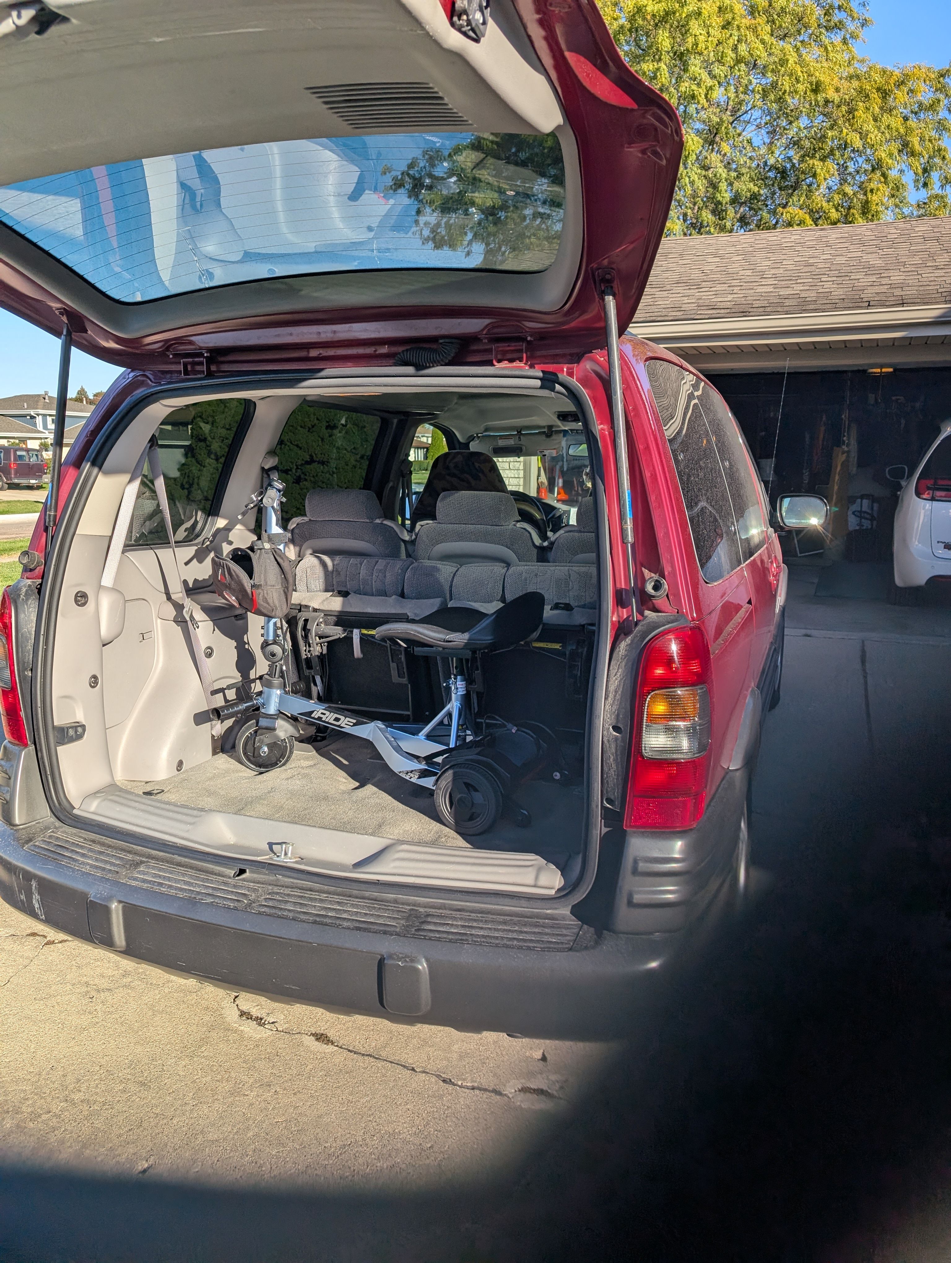 Used 2004 Pontiac Montana w/ Climate Package FWD image 13