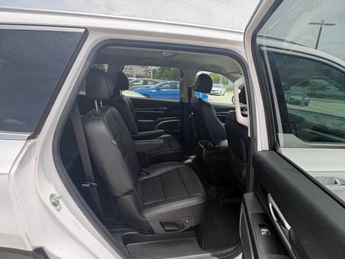 Used 2023 Kia Telluride S FWD image 9