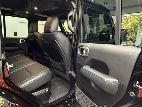 Used 2024 Jeep Wrangler High Altitude image 21