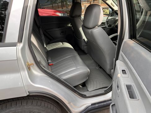 Used 2005 Jeep Grand Cherokee Laredo image 1