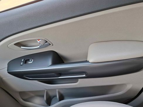 Used 2019 Kia Sedona LX image 30