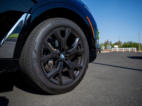 Used 2022 BMW X7 xDrive40i w/ Premium Package image 4