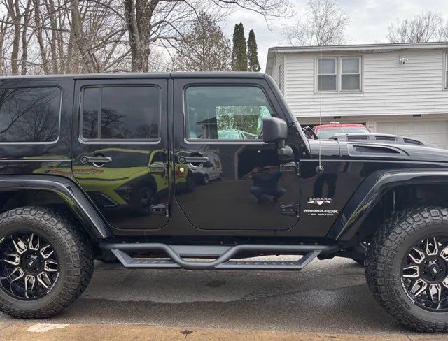 Used 2018 Jeep Wrangler Unlimited Sahara w/ Connectivity Group AWD/4WD image 2
