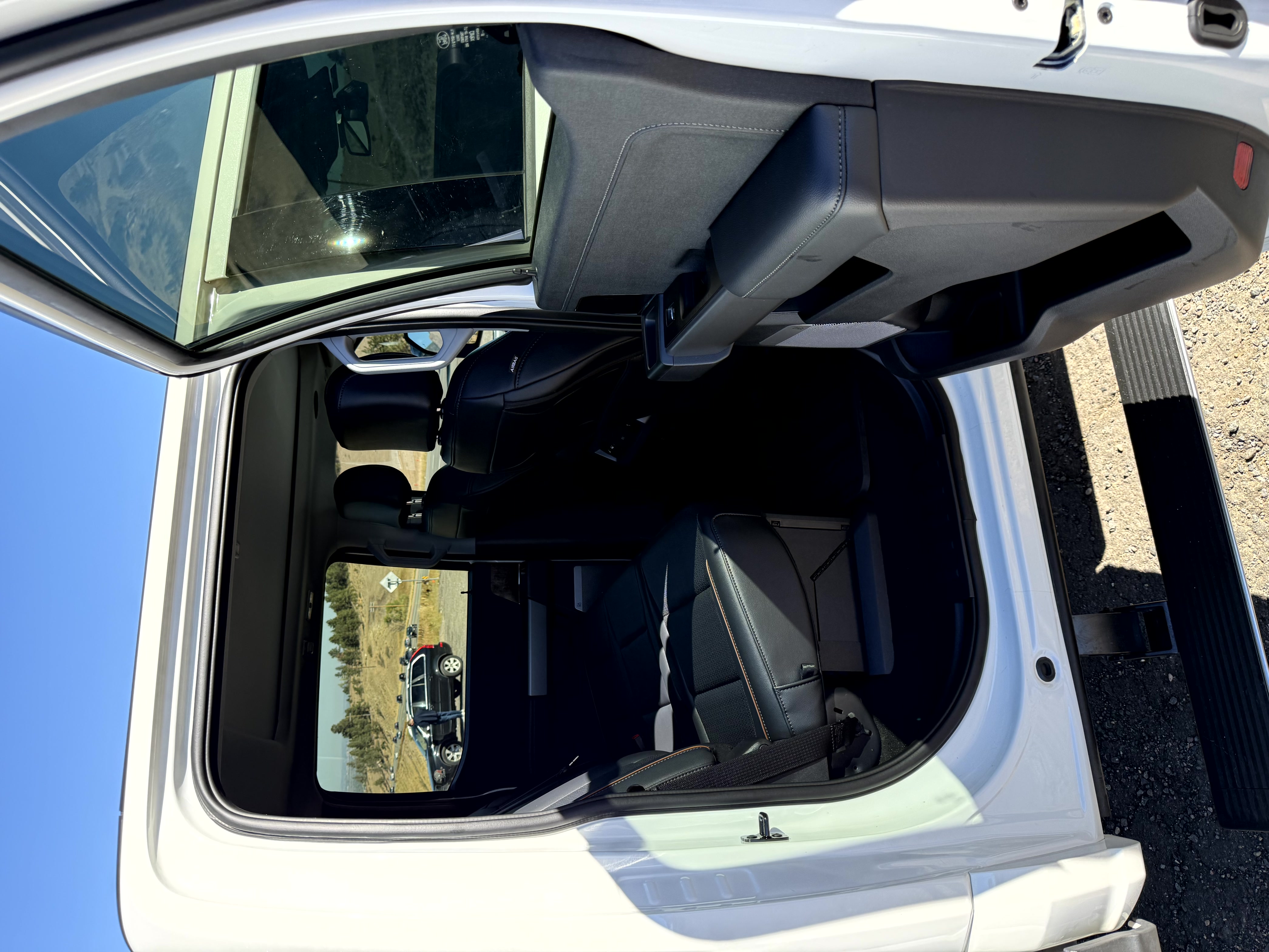 Used 2025 Ford F350 Lariat w/ Lariat Ultimate Package AWD/4WD image 9