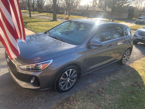 Used 2018 Hyundai Elantra GT image 11