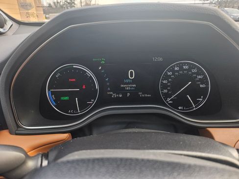 Used 2022 Toyota Avalon Limited image 13