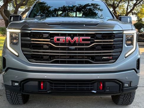 Used 2024 GMC Sierra 1500 AT4 w/ Technology Package image 9