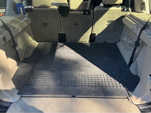 Used 2016 Land Rover LR4 HSE Silver Edition image 19