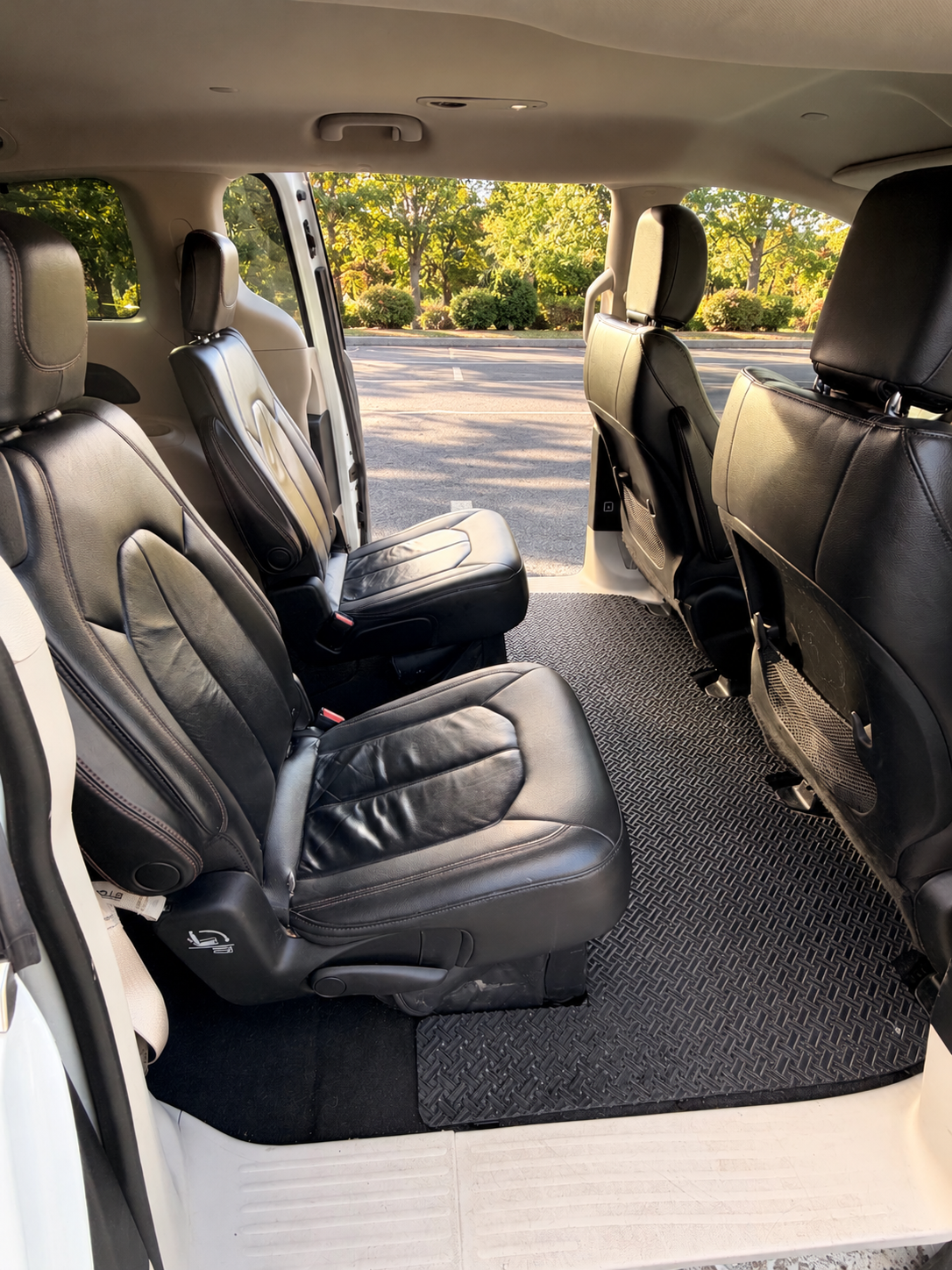 Used 2017 Chrysler Pacifica Touring-L FWD image 10