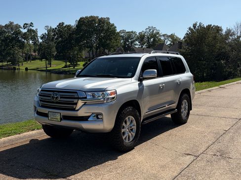 Used 2016 Toyota Land Cruiser AWD/4WD image 4