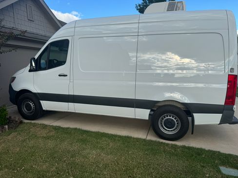 Used 2021 Mercedes-Benz Sprinter 2500 image 9