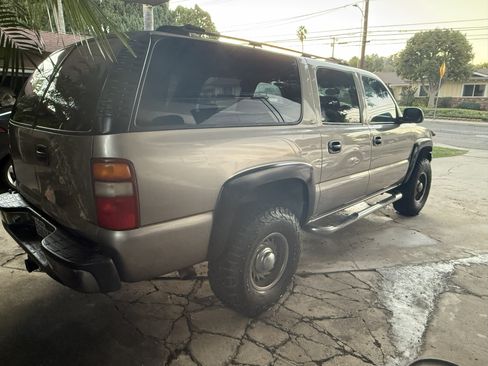 Used 2001 Chevrolet Suburban 2500 LS w/ LS Preferred Equipment Group image 4