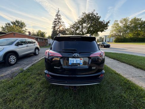 Used 2018 Toyota RAV4 XLE w/ Plus Extra Value Package AWD/4WD image 4