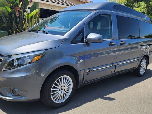 Used 2019 Mercedes-Benz Metris Passenger image 1
