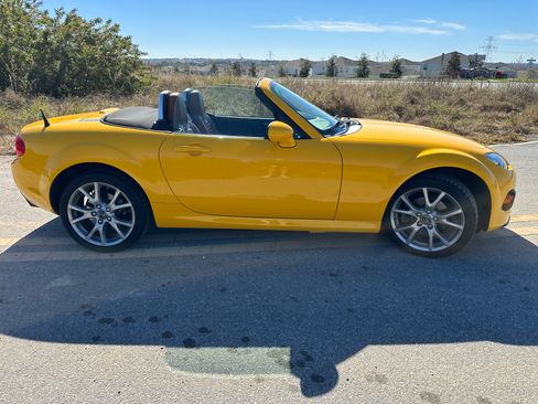 Used 2013 MAZDA MX-5 Miata Sport image 5