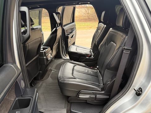 Used 2021 Ford Expedition Limited image 20
