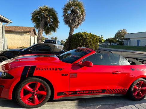 Used 2020 Ford Mustang Convertible RWD image 4