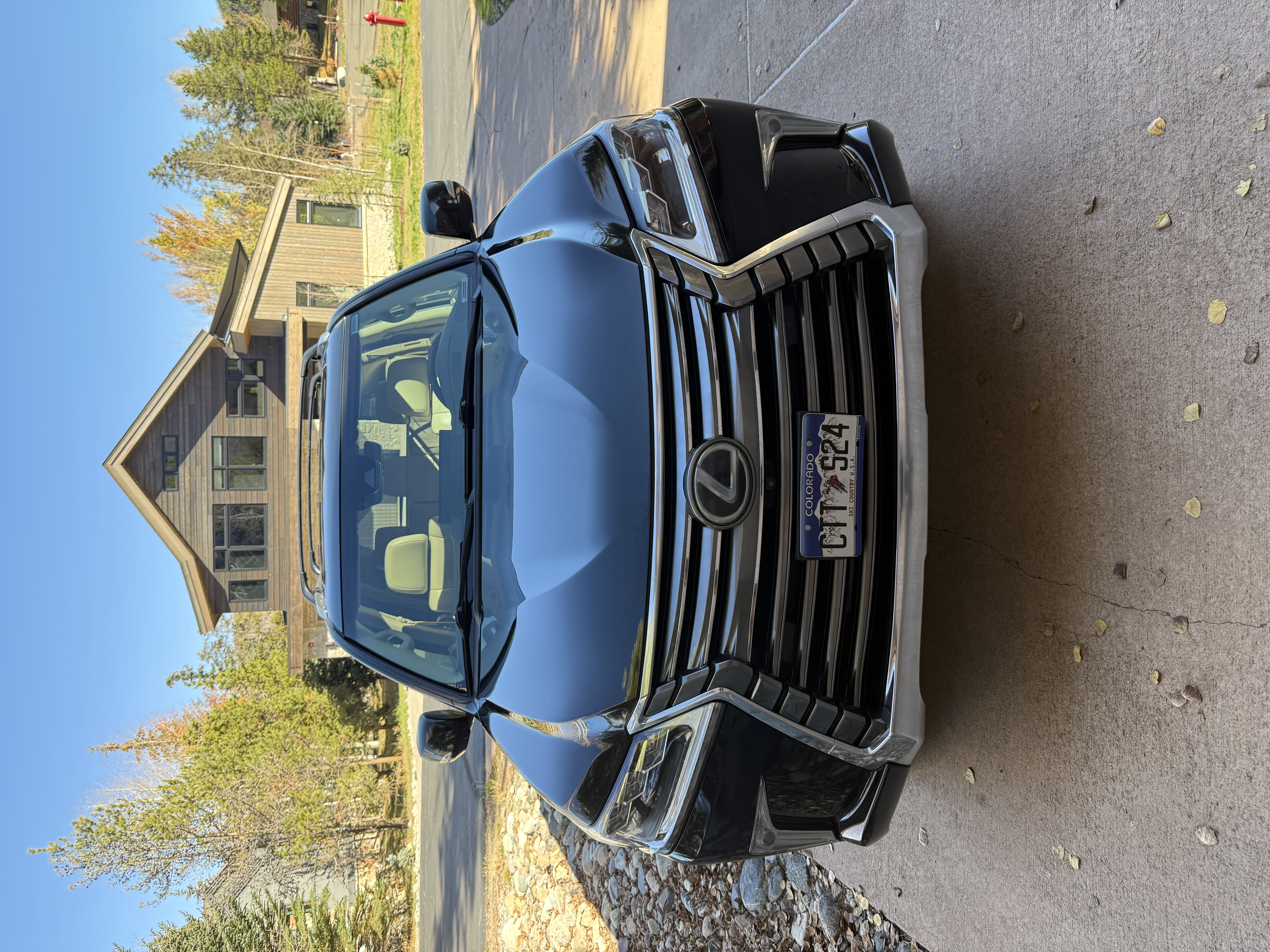 Used 2016 Lexus LX 570 4WD w/ Luxury Package image 4