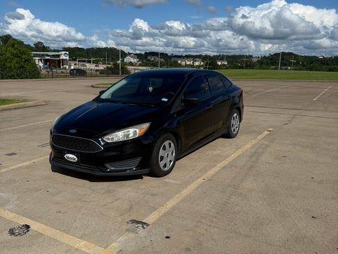 Used 2016 Ford Focus S FWD image 1
