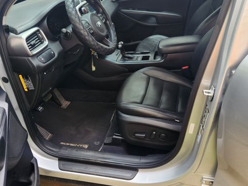 Used 2016 Kia Sorento LX w/ LX Convenience Package image 10